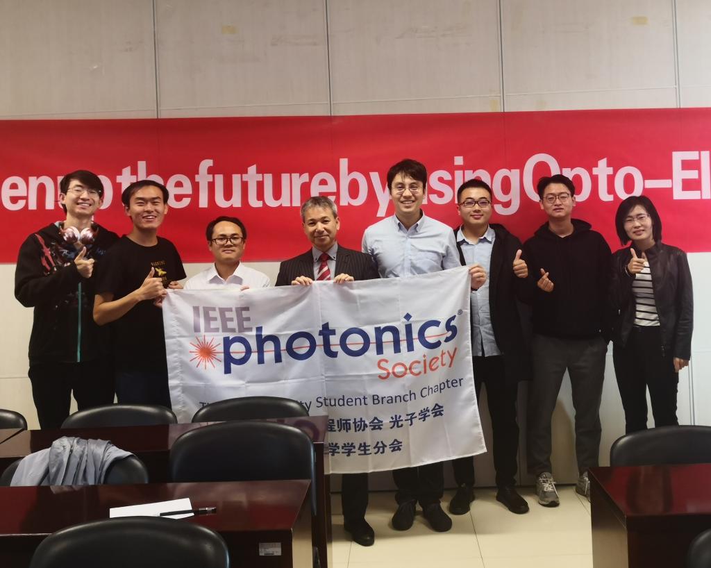 Prof.Hamamoto at Kyushu University visits Photonic Chip Laboratory (2019)