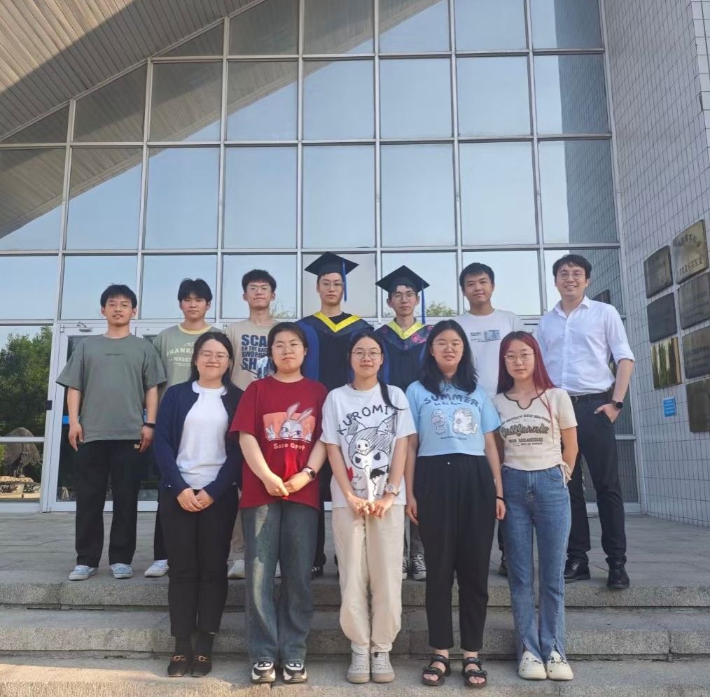高浩然同学和陈斯同学硕士毕业（2024）