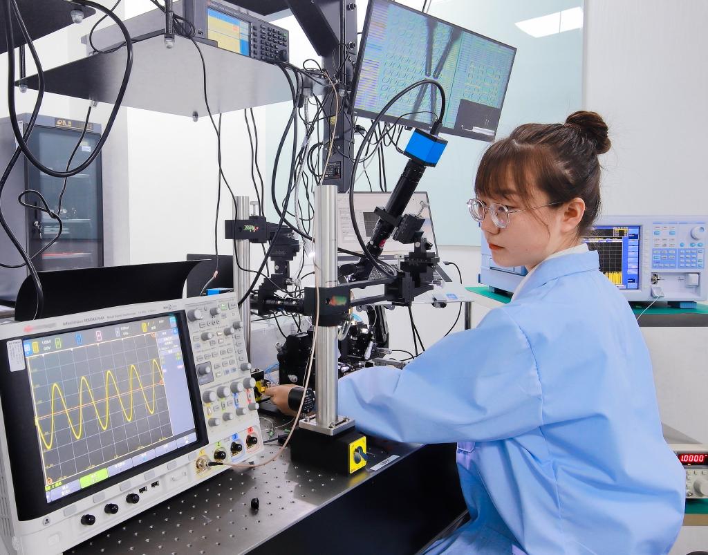 Ms. Zhang is testing a chip for her FYP (2022)